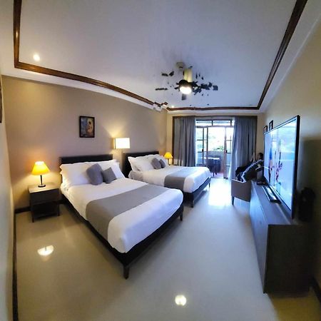 Charming Garden View,Privately Owned Deluxe Room At The Manor By Mist And Pine Baguio City Buitenkant foto