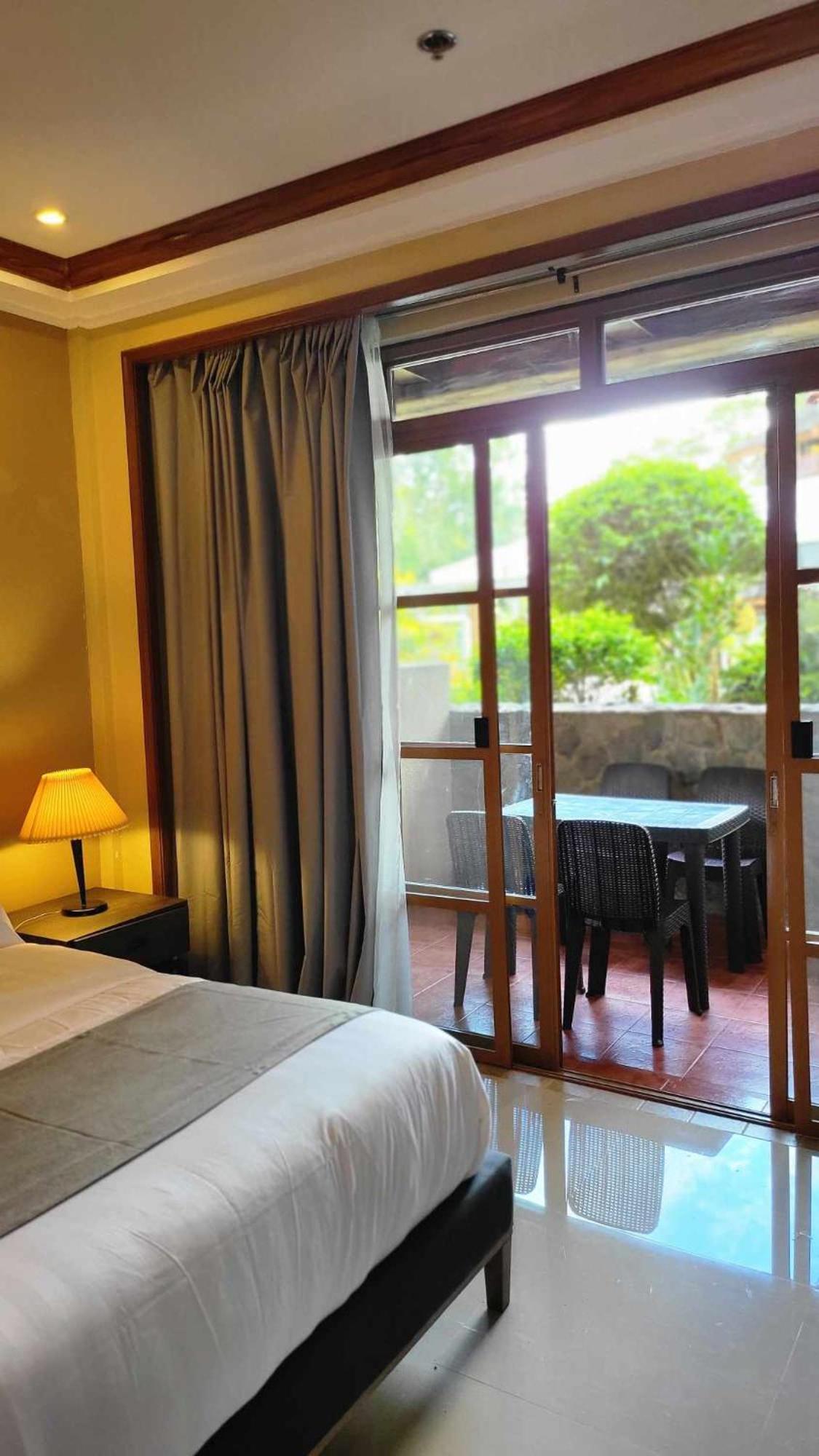 Charming Garden View,Privately Owned Deluxe Room At The Manor By Mist And Pine Baguio City Buitenkant foto